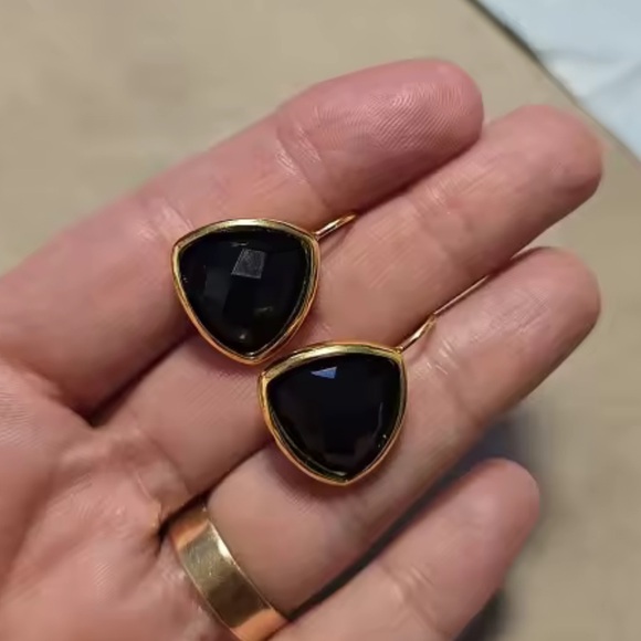 Vintage Black Onyx Gold Earrings - Picture 6 of 7